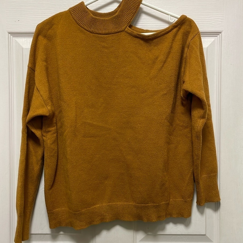LE CHATEU | Cut Out Shoulder | Tan | Crewneck | Long Sleeve Sweater | Size L